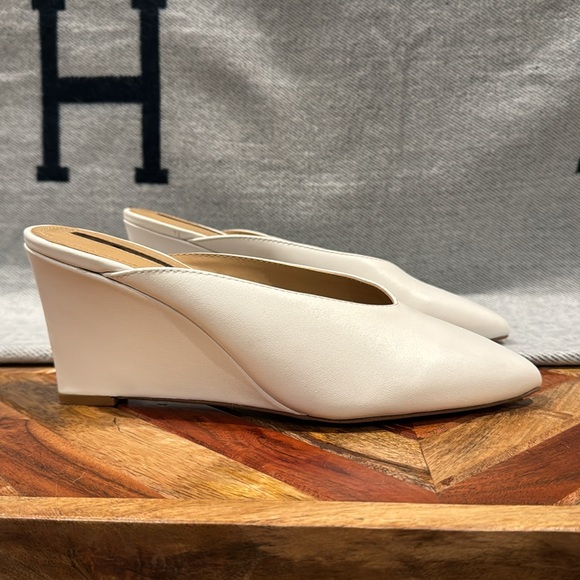 Tahari Weston White Leather Mule - Size 8M - Picture 3 of 7